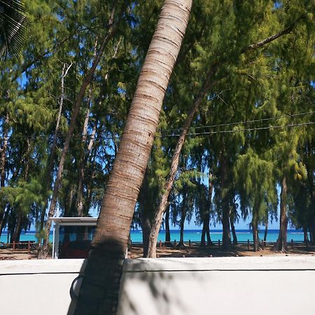 Oceanside Licenced Tourist Residence Flic en Flac Экстерьер фото
