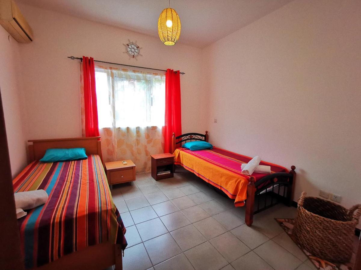Oceanside Licenced Tourist Residence Flic en Flac Экстерьер фото