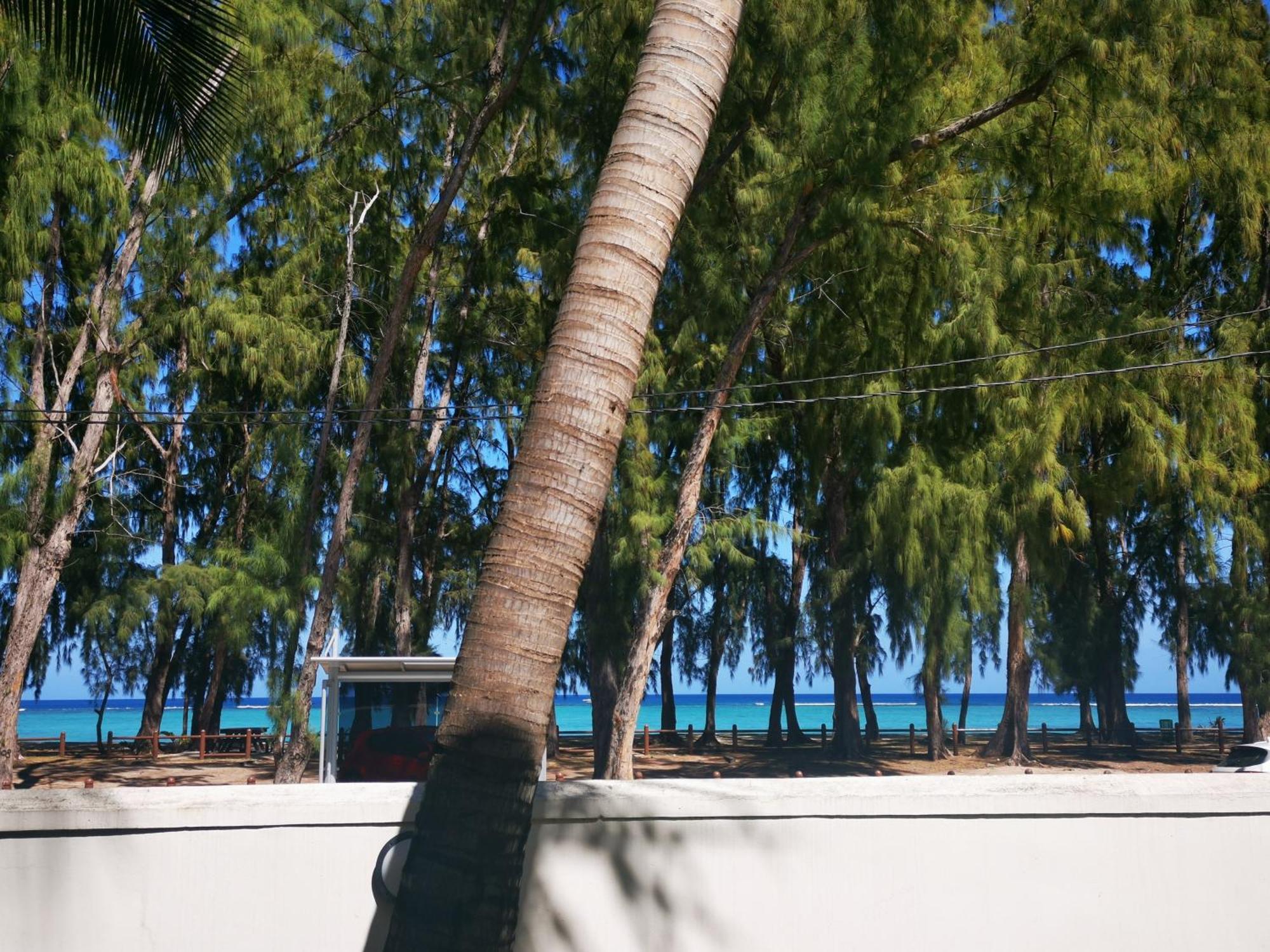 Oceanside Licenced Tourist Residence Flic en Flac Экстерьер фото