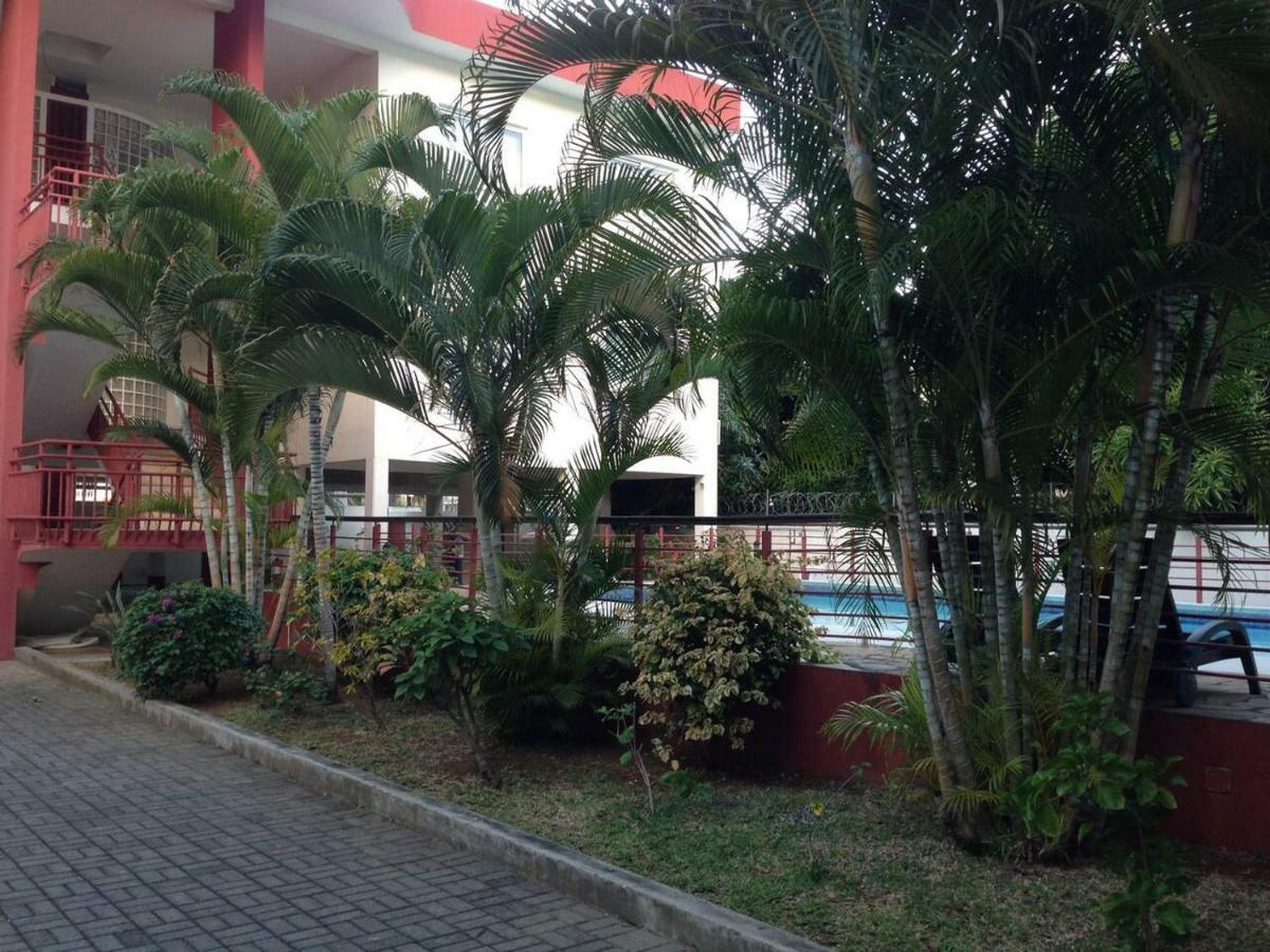 Oceanside Licenced Tourist Residence Flic en Flac Экстерьер фото